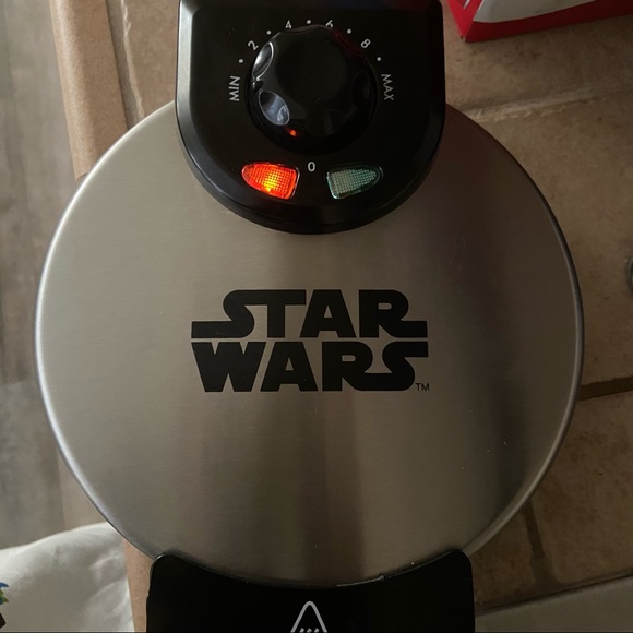 Star Wars Death Star Waffle Maker - Picture 4 of 7